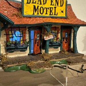 Vintage 2004 Dept56  Dead End Motel lights up and has sound fx